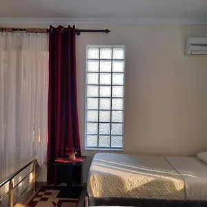 Alojamento de Acomodação e Pequeno-almoço 53, Tirana