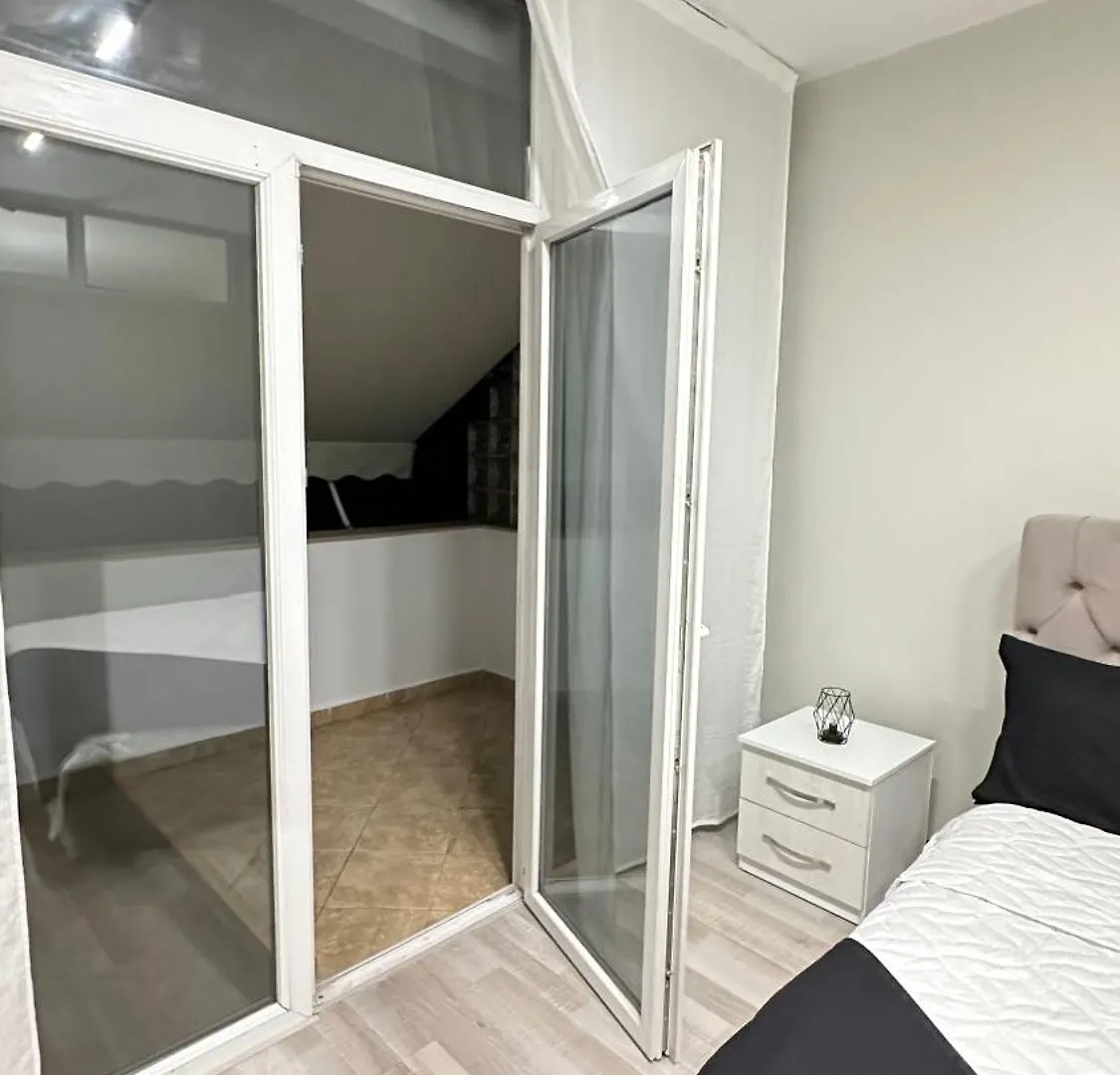 Daire Downtown Apartament Tiran Arnavutluk